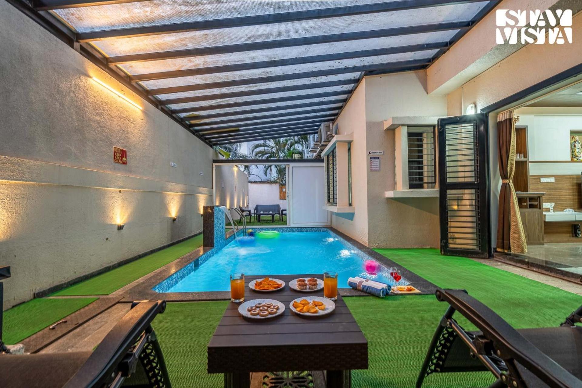 Serenity Meadows With Pool By Veo - Part Of Stayvista Nashik Exterior foto